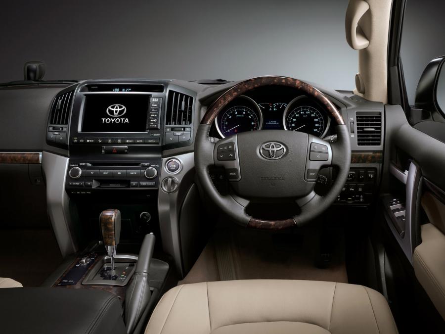  Toyota Land Cruiser 200 2007 года  (JP) (фото 5 из 19)